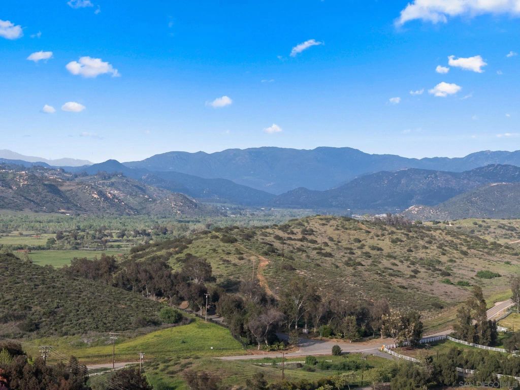 Image 20 of property listing at 31909 Del Cielo Este Unit 3, Bonsall, CA 92003