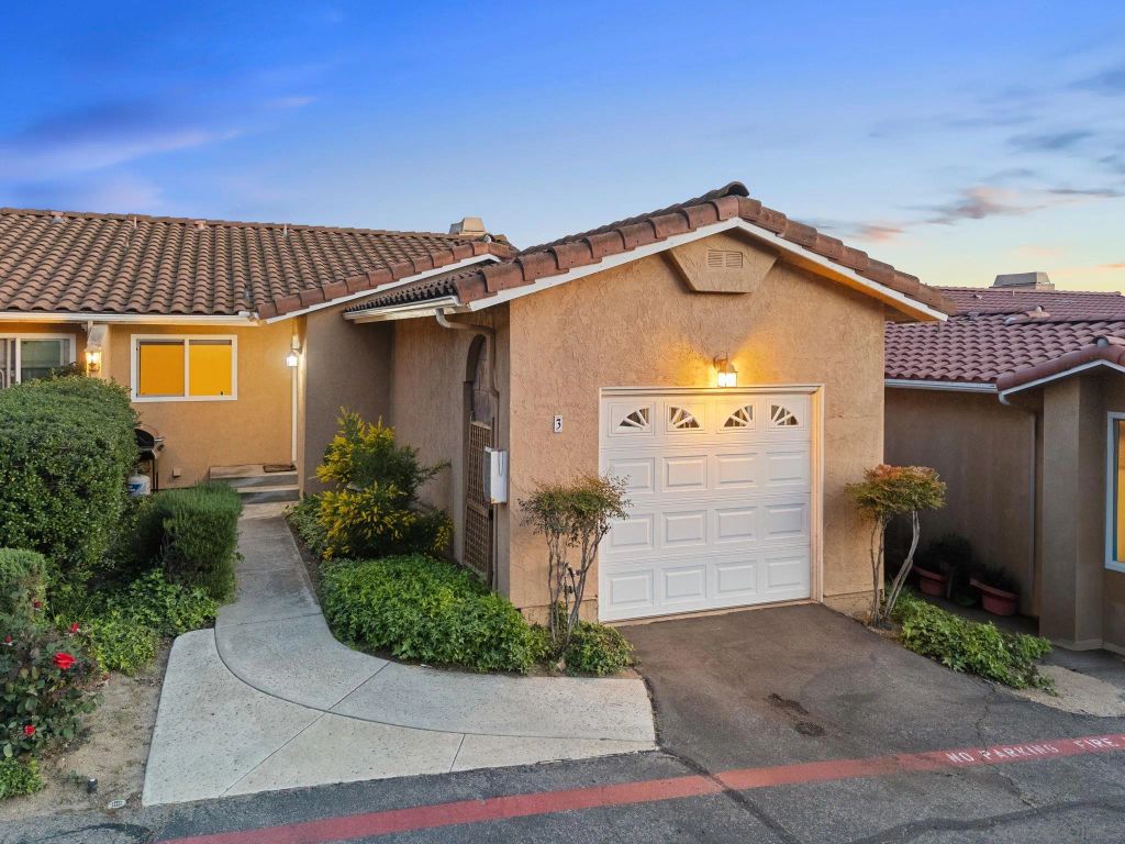 Image 3 of property listing at 31909 Del Cielo Este Unit 3, Bonsall, CA 92003