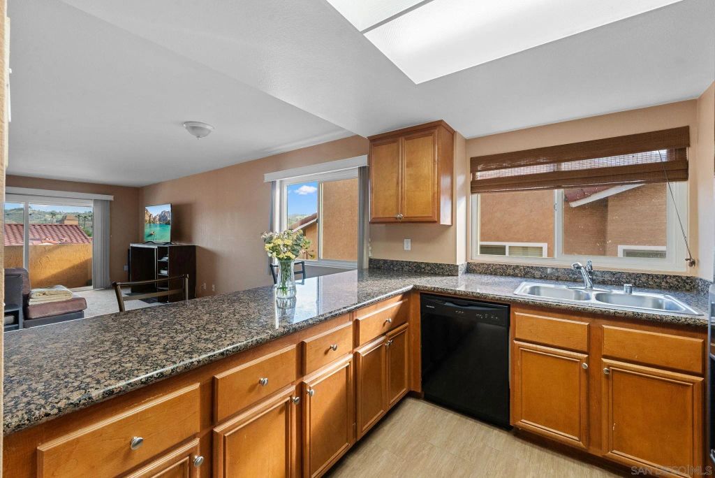 Image 6 of property listing at 31909 Del Cielo Este Unit 3, Bonsall, CA 92003