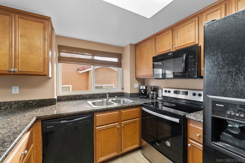 Image 7 of property listing at 31909 Del Cielo Este Unit 3, Bonsall, CA 92003