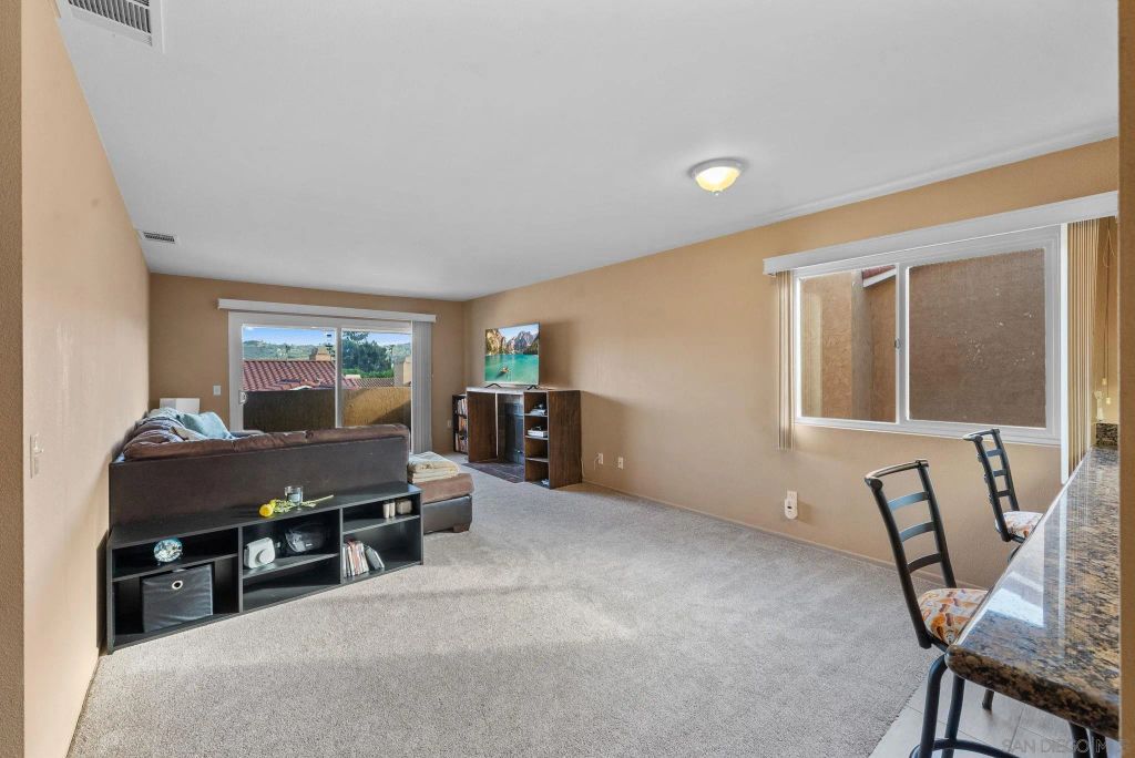 Image 8 of property listing at 31909 Del Cielo Este Unit 3, Bonsall, CA 92003