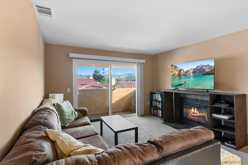 Image 9 of property listing at 31909 Del Cielo Este Unit 3, Bonsall, CA 92003