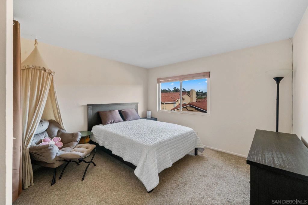 Image 10 of property listing at 31909 Del Cielo Este Unit 3, Bonsall, CA 92003