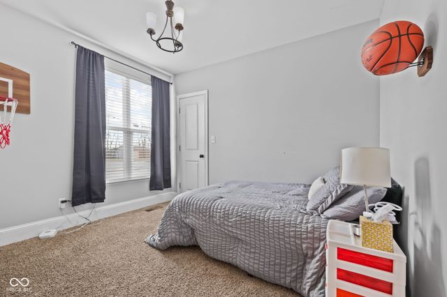 400 W Main Street, Greenwood, IN 46142