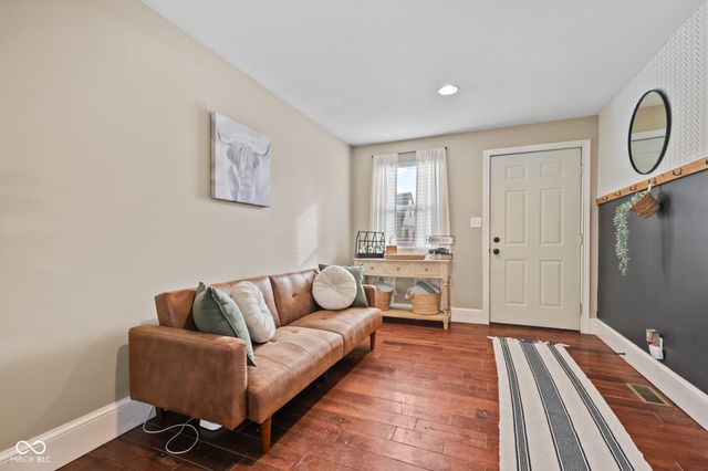 400 W Main Street, Greenwood, IN 46142