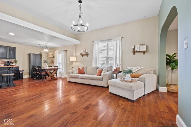 400 W Main Street, Greenwood, IN 46142