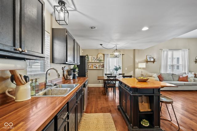 400 W Main Street, Greenwood, IN 46142