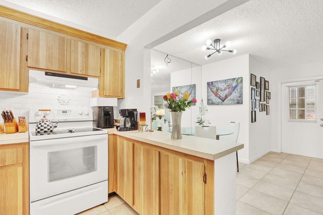 309 Knotty Pine Circle A-1, Greenacres, FL 33463