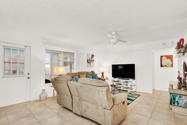 309 Knotty Pine Circle A-1, Greenacres, FL 33463