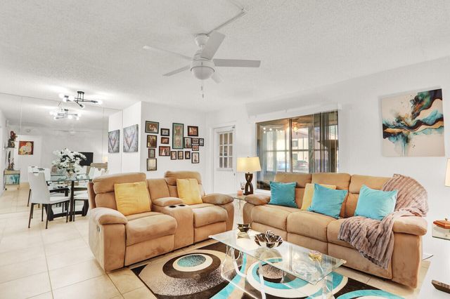 309 Knotty Pine Circle A-1, Greenacres, FL 33463