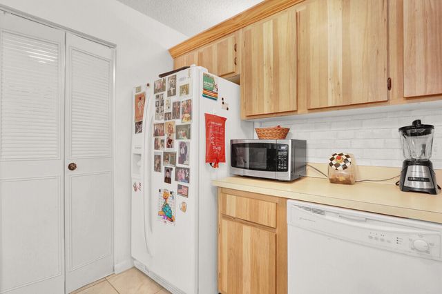 309 Knotty Pine Circle A-1, Greenacres, FL 33463