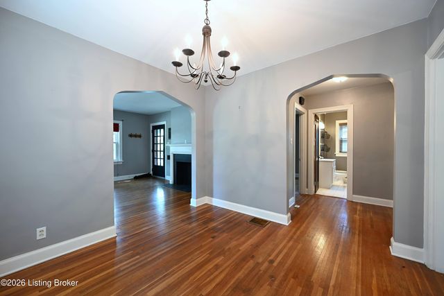 2545 Ridgewood Ave, Louisville, KY 40217
