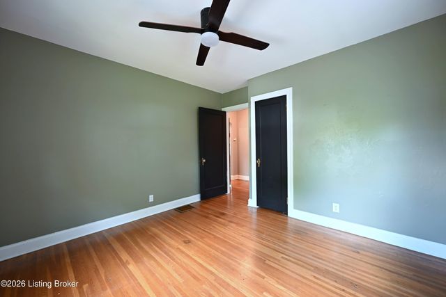 2545 Ridgewood Ave, Louisville, KY 40217