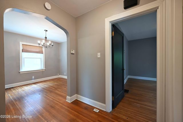 2545 Ridgewood Ave, Louisville, KY 40217