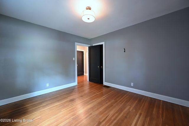 2545 Ridgewood Ave, Louisville, KY 40217