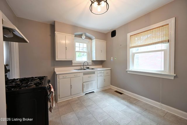 2545 Ridgewood Ave, Louisville, KY 40217