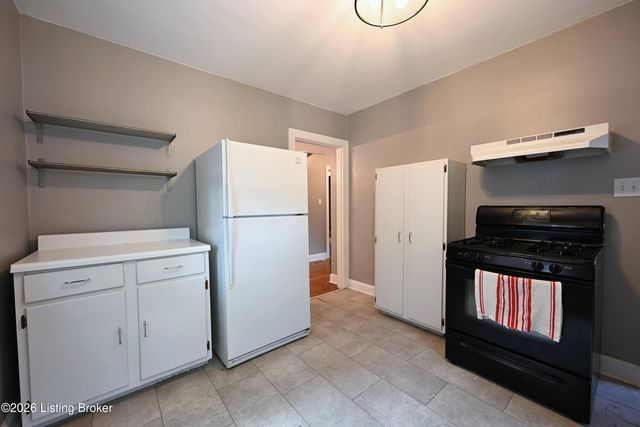 2545 Ridgewood Ave, Louisville, KY 40217