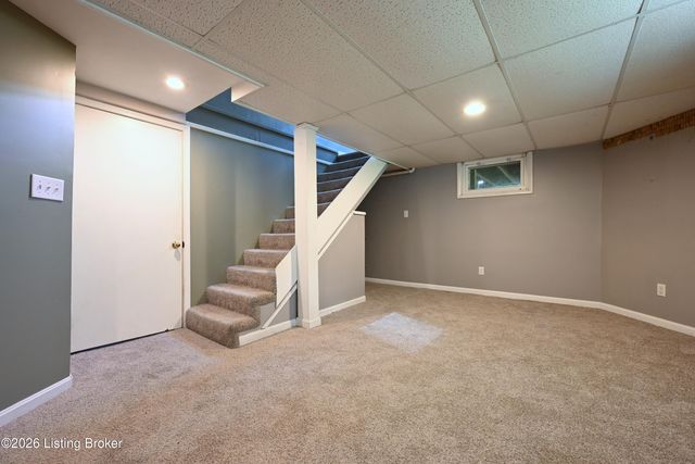 2545 Ridgewood Ave, Louisville, KY 40217
