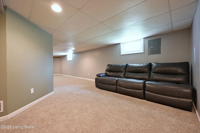 2545 Ridgewood Ave, Louisville, KY 40217
