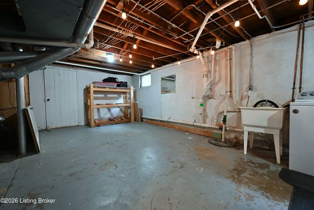2545 Ridgewood Ave, Louisville, KY 40217