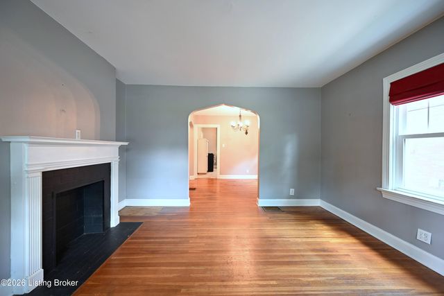 2545 Ridgewood Ave, Louisville, KY 40217