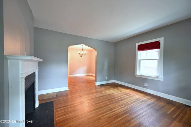 2545 Ridgewood Ave, Louisville, KY 40217