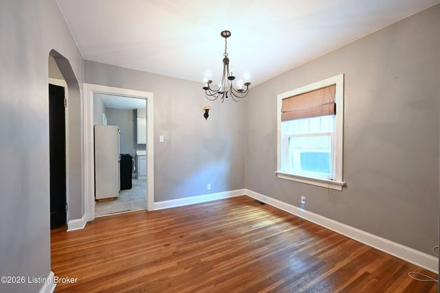 2545 Ridgewood Ave, Louisville, KY 40217