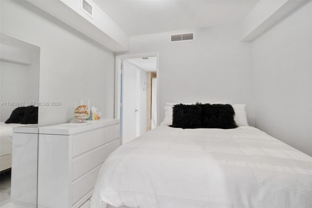 1800 S Ocean Dr 909, Hallandale Beach, FL 33009