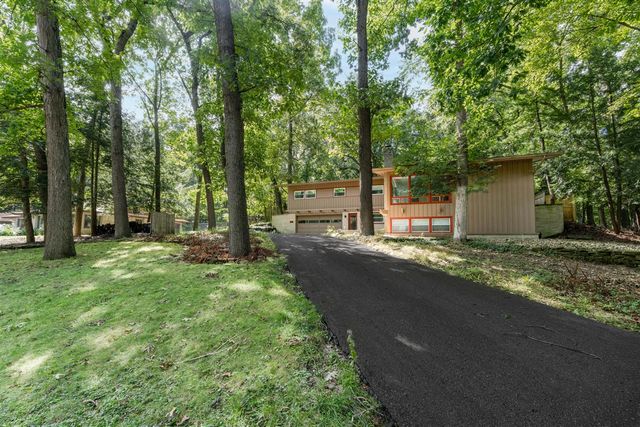2146 Treehaven Drive, Kalamazoo, MI 49008