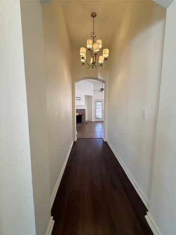 555 Southridge Way, Irving, TX 75063