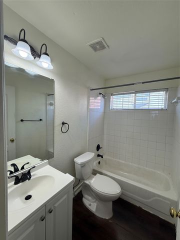 555 Southridge Way, Irving, TX 75063