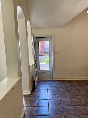 555 Southridge Way, Irving, TX 75063