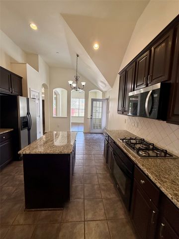 555 Southridge Way, Irving, TX 75063