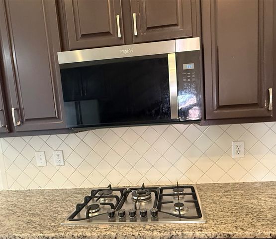 555 Southridge Way, Irving, TX 75063