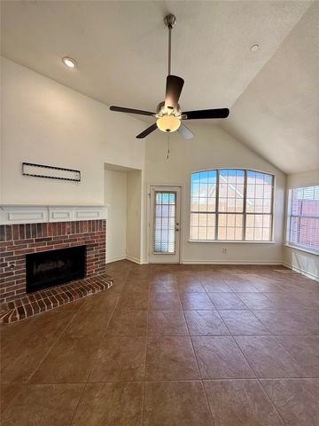 555 Southridge Way, Irving, TX 75063