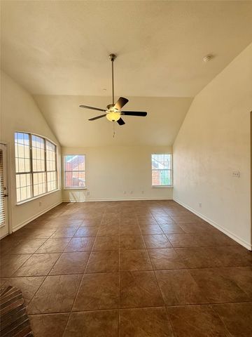 555 Southridge Way, Irving, TX 75063