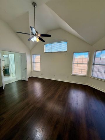 555 Southridge Way, Irving, TX 75063