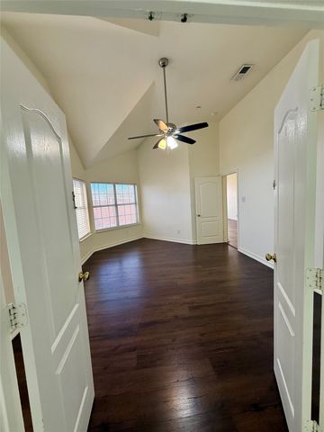 555 Southridge Way, Irving, TX 75063