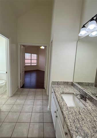 555 Southridge Way, Irving, TX 75063