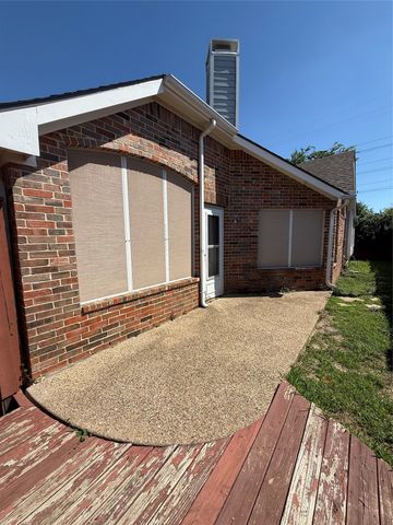 555 Southridge Way, Irving, TX 75063