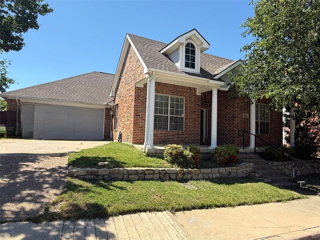 555 Southridge Way, Irving, TX 75063