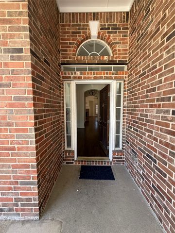 555 Southridge Way, Irving, TX 75063