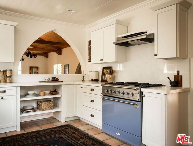 3895 Fredonia Drive, Los Angeles, CA 90068