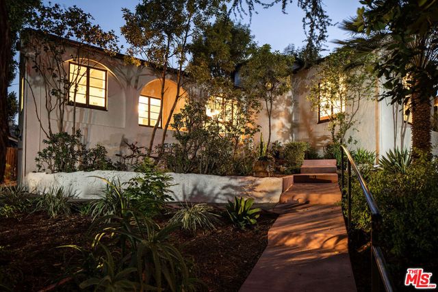 3895 Fredonia Drive, Los Angeles, CA 90068