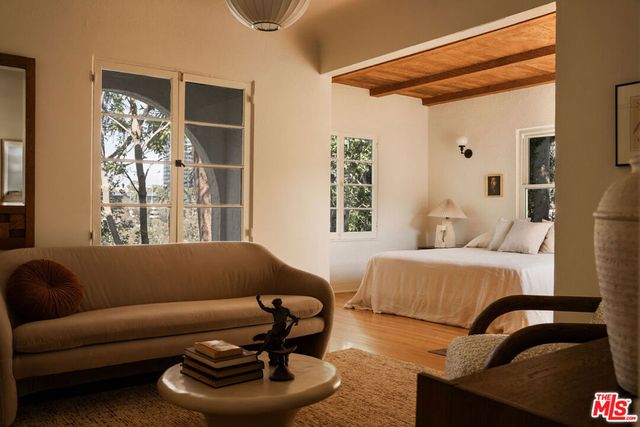 3895 Fredonia Drive, Los Angeles, CA 90068