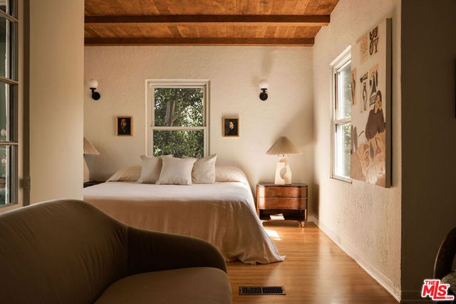 3895 Fredonia Drive, Los Angeles, CA 90068