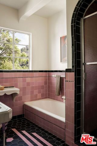 3895 Fredonia Drive, Los Angeles, CA 90068