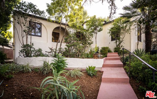 3895 Fredonia Drive, Los Angeles, CA 90068