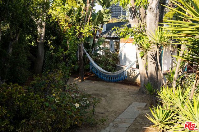 3895 Fredonia Drive, Los Angeles, CA 90068
