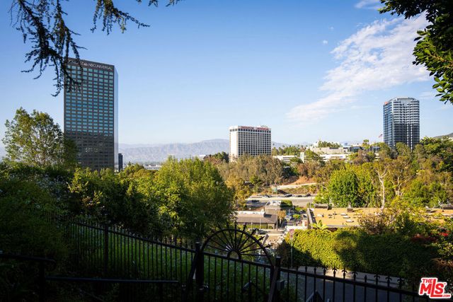 3895 Fredonia Drive, Los Angeles, CA 90068